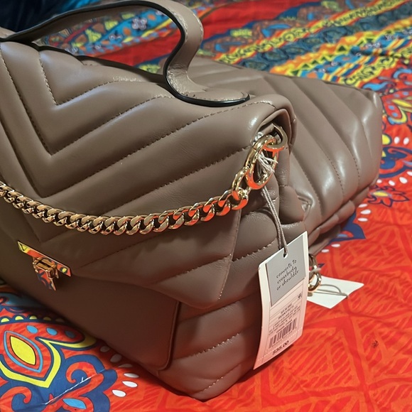 A New Day Quilted Boxy Crossbody Bag. - Picture 3 of 5